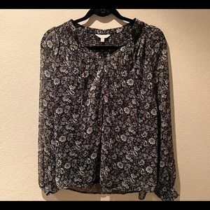 super cute lucky brand long sleeved blouse! perf condition and no signs of wear